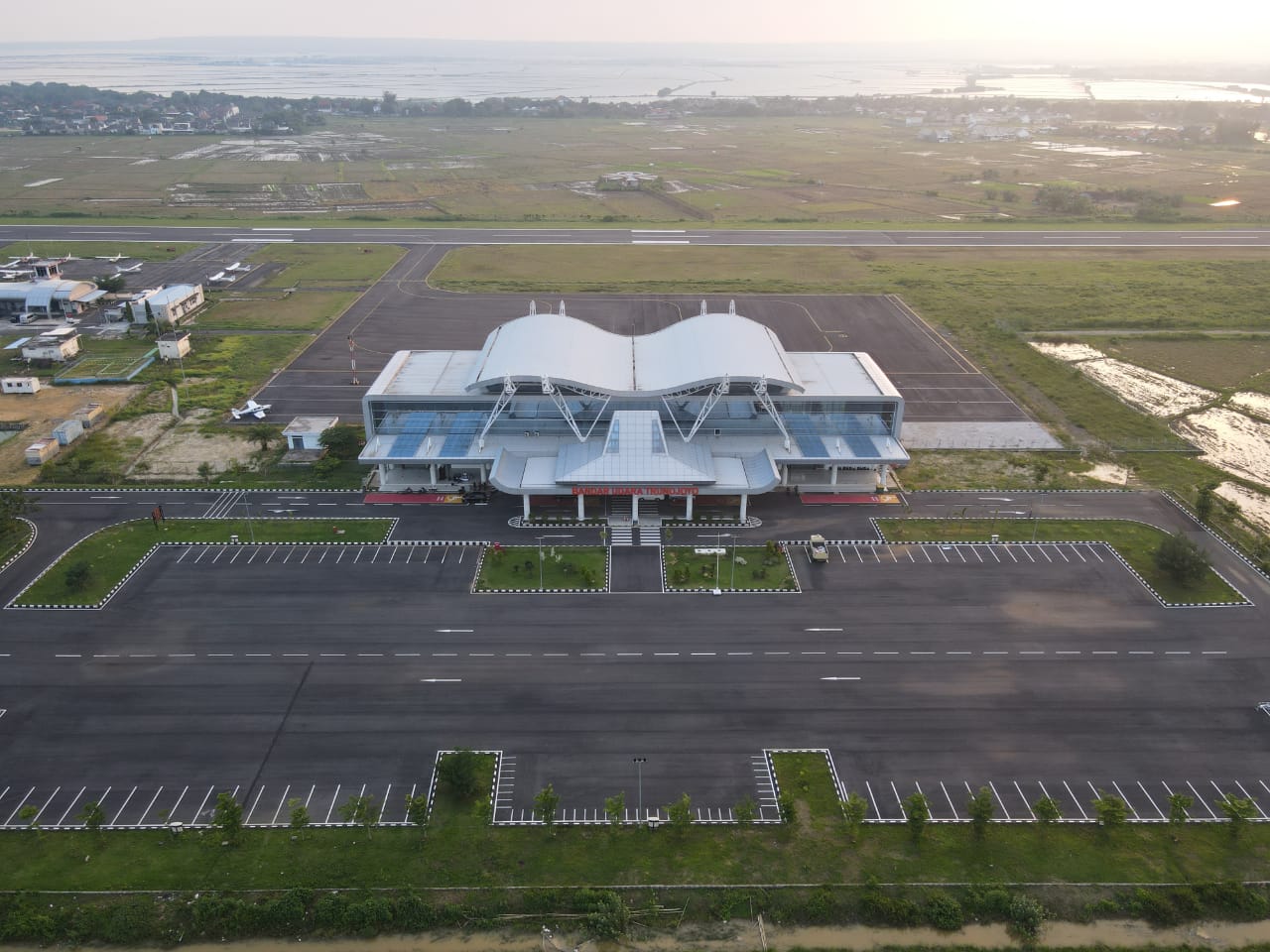 Pemprov Usulkan Perpanjangan Landasan Pacu Bandara Jember dan Sumenep