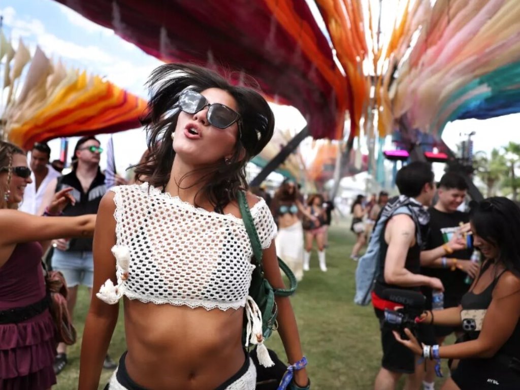 Ragam Gaya dan Warna Festival Goers Coachella 2026: Penampil dan Penonton Sama Hebohnya