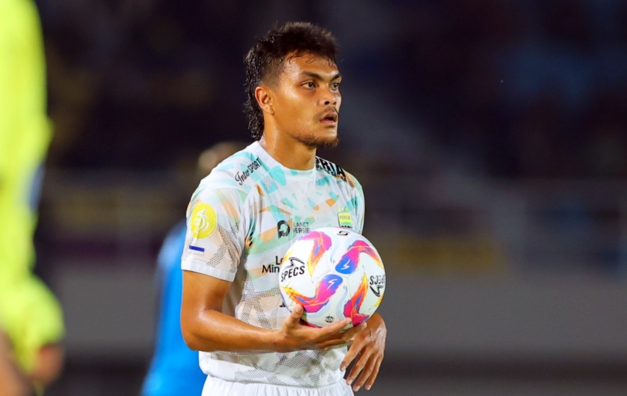 Antar Persib Juara, Rachmat Irianto Kembali ke Pelukan Persebaya