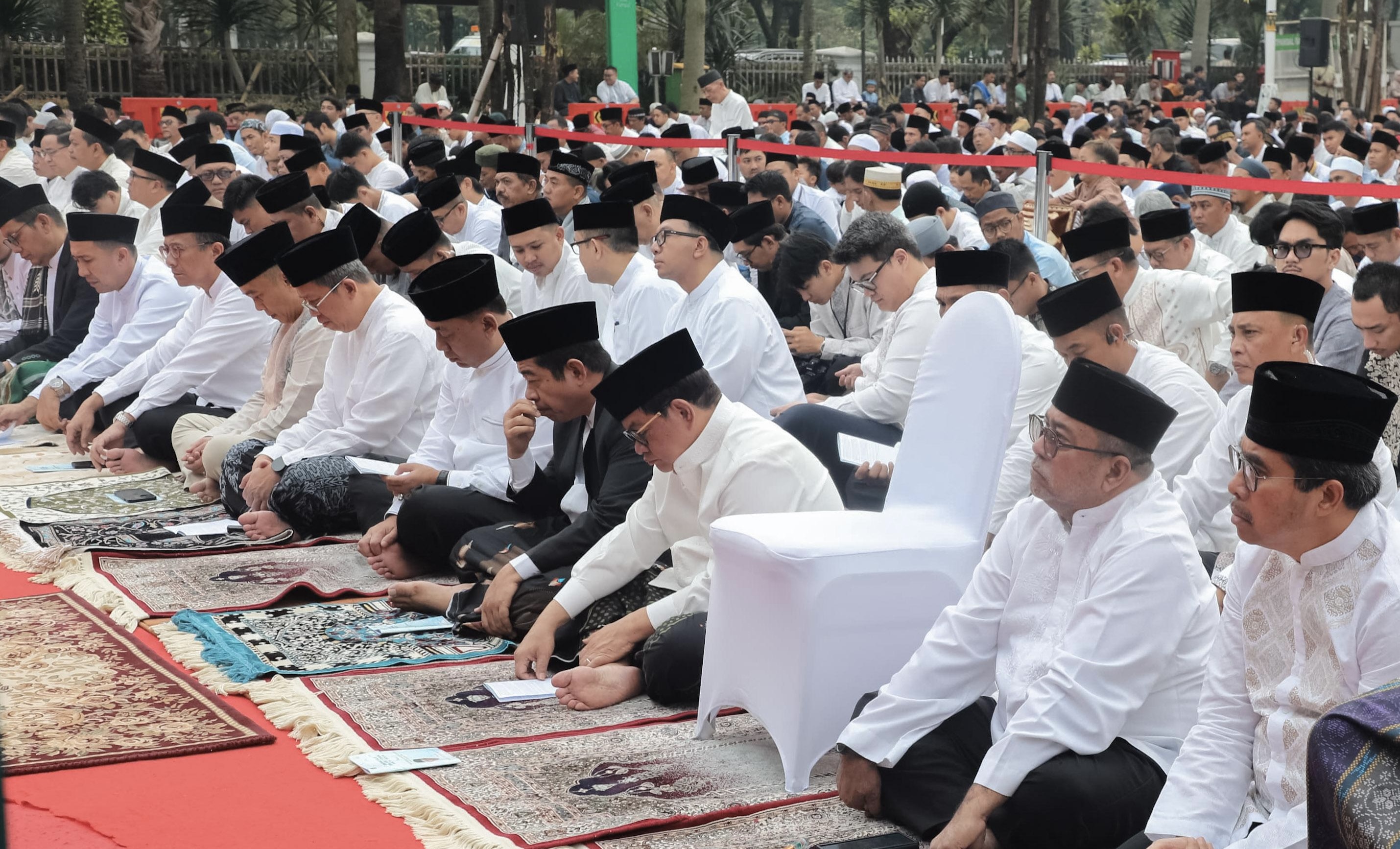 Pramono Anung Ajak Warga Jaga Jakarta Usai Salat Id di Balai Kota