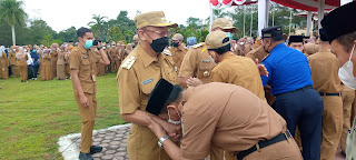 Gelar Apel Gabungan, Bupati Cek Endra Pamit Dengan ASN