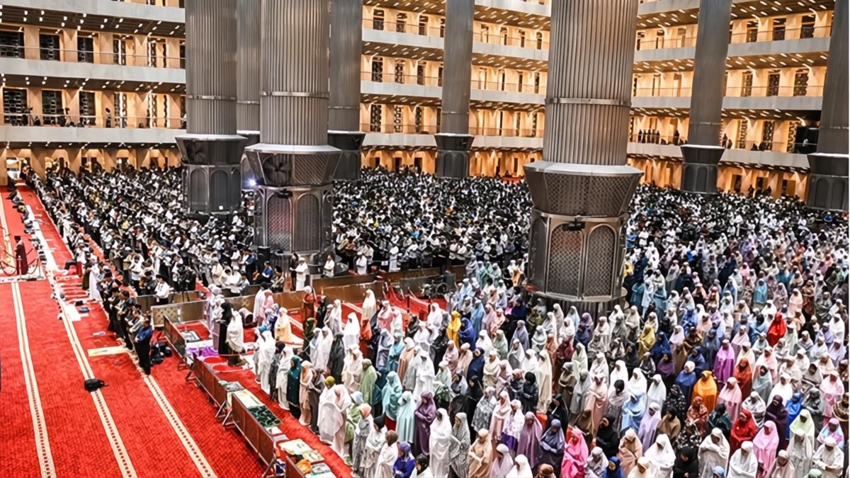 Demi Ikuti Tarawih Perdana di Istiqlal, Ribuan Jemaah Rela Tempuh Perjalaan dari Semarang hingga Aceh