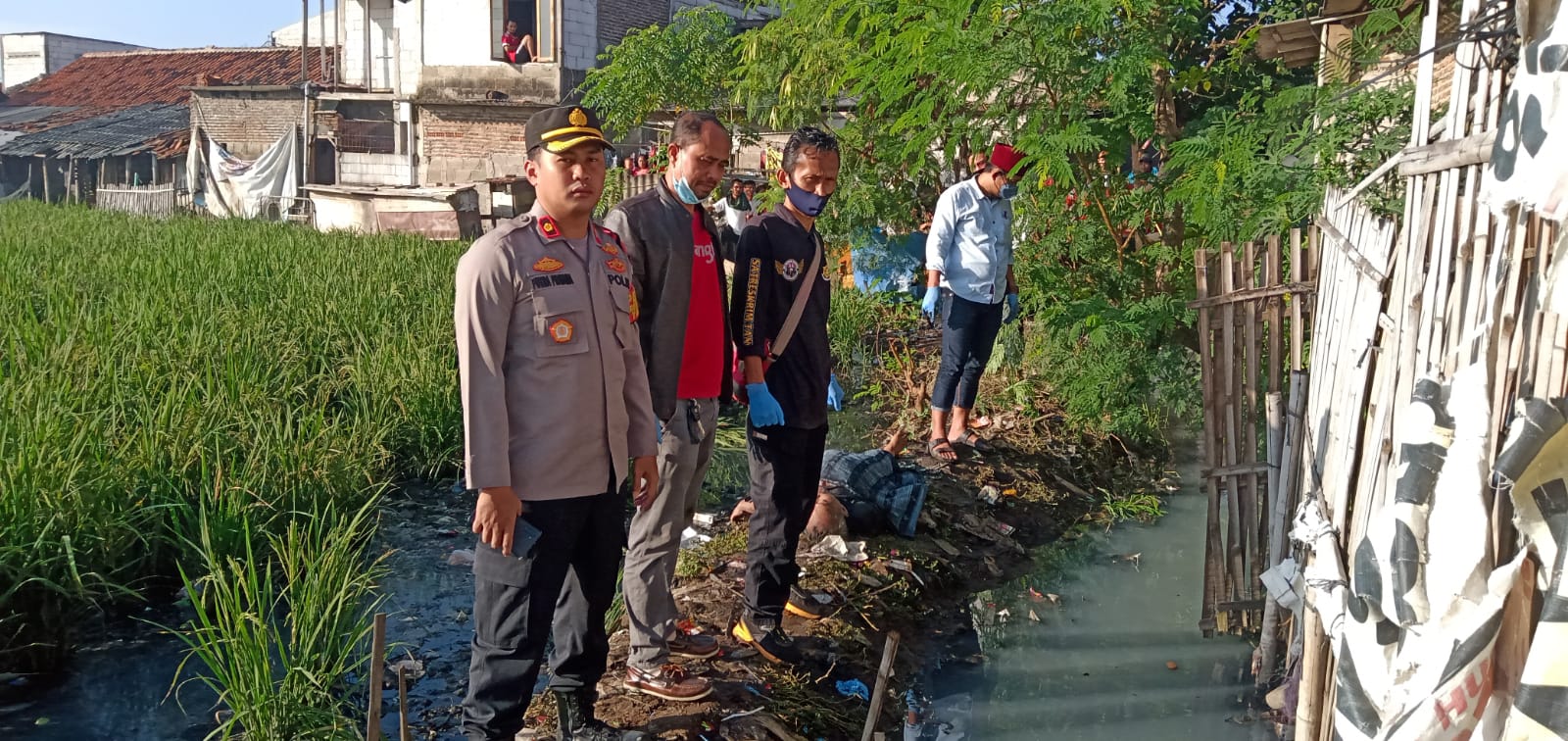 Mayat Berkaos Jordan Tergeletak di Persawahan Kota Tangerang