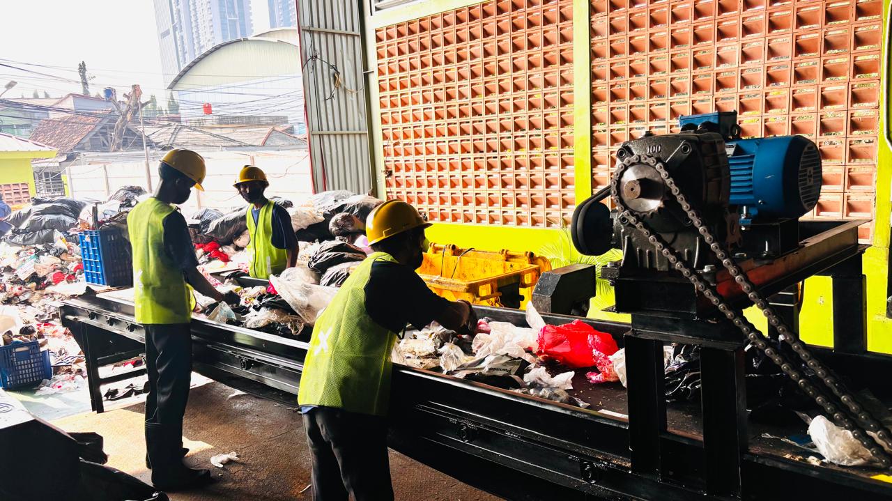DKI Targetkan Zero Open Dumping pada 2029, Pekerja Pemilah Sampah Dapat Perlindungan Sosial