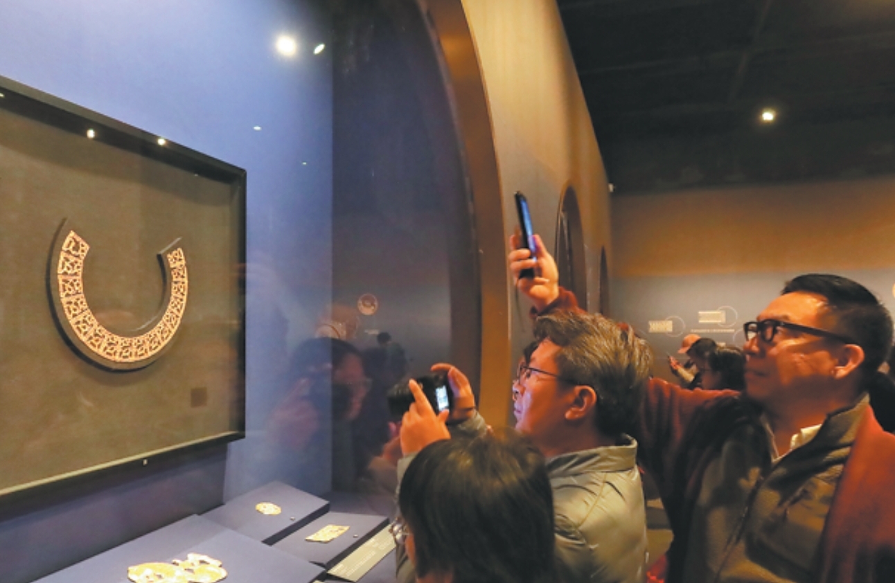 Kilauan Emas Kuno: Pameran Baru Ungkap Sejarah Panjang Seni Emas Tiongkok