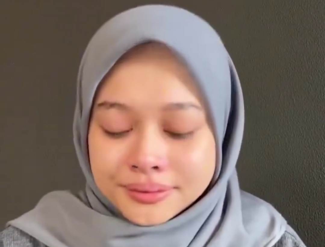 Sambil Menangis Terisak, Admin Medsos Wali Kota Surabaya Minta Maaf dan Mengundurkan Diri Usai Suaranya Viral saat Jeda Live