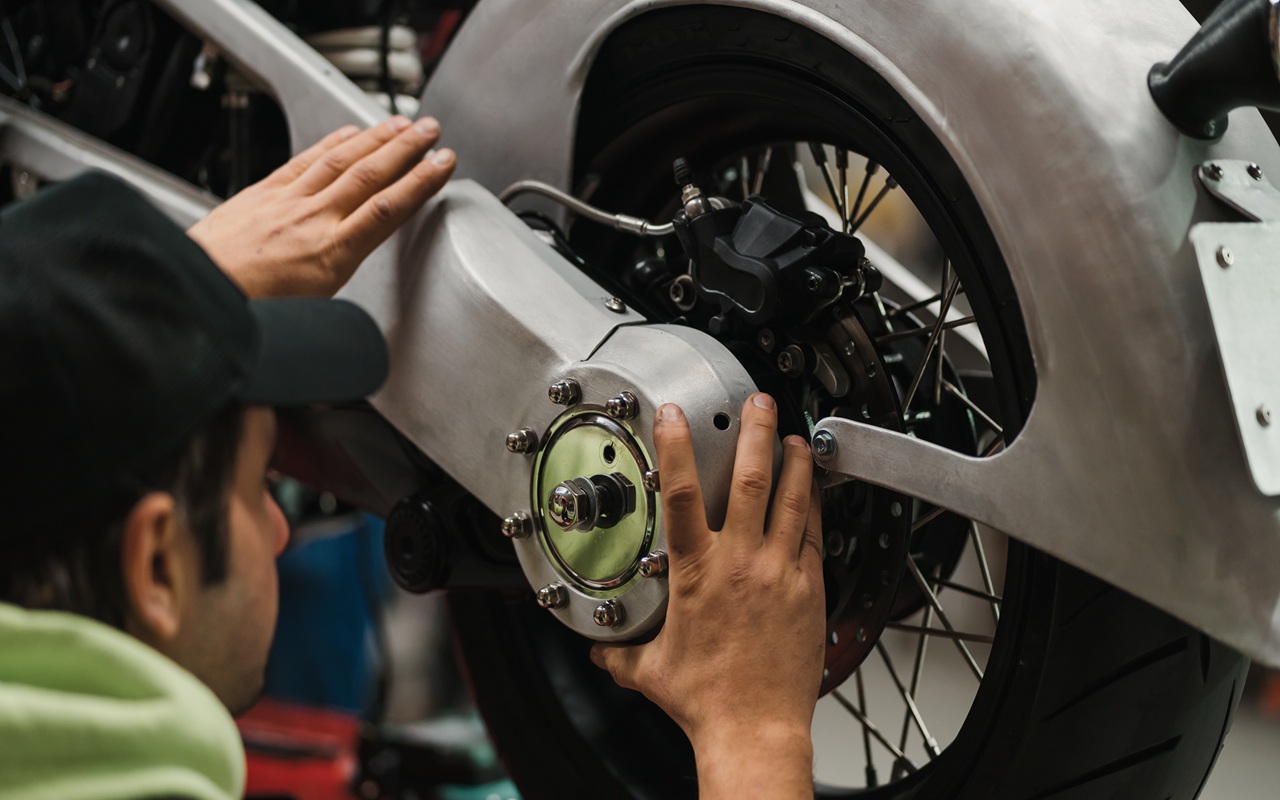 Cara Merawat Rangka Motor Agar Anti Karat dan Anti Keropos Campuran 'Oli Bekas'