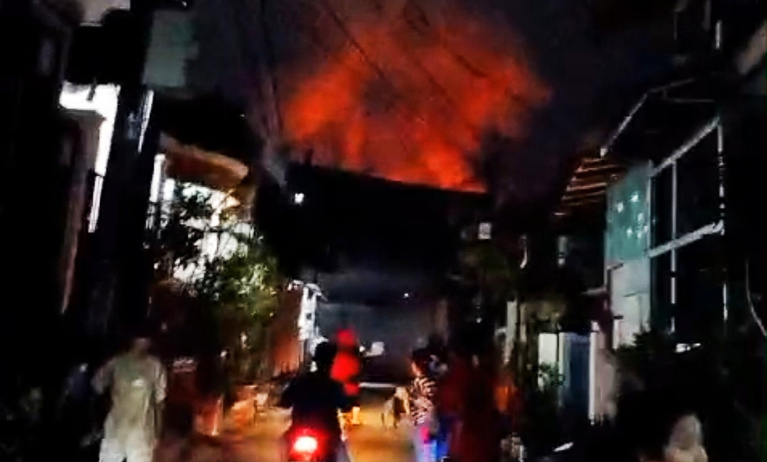 Api Berkobar Hebat Hanguskan Rumah di Kampung Kurus Cilincing