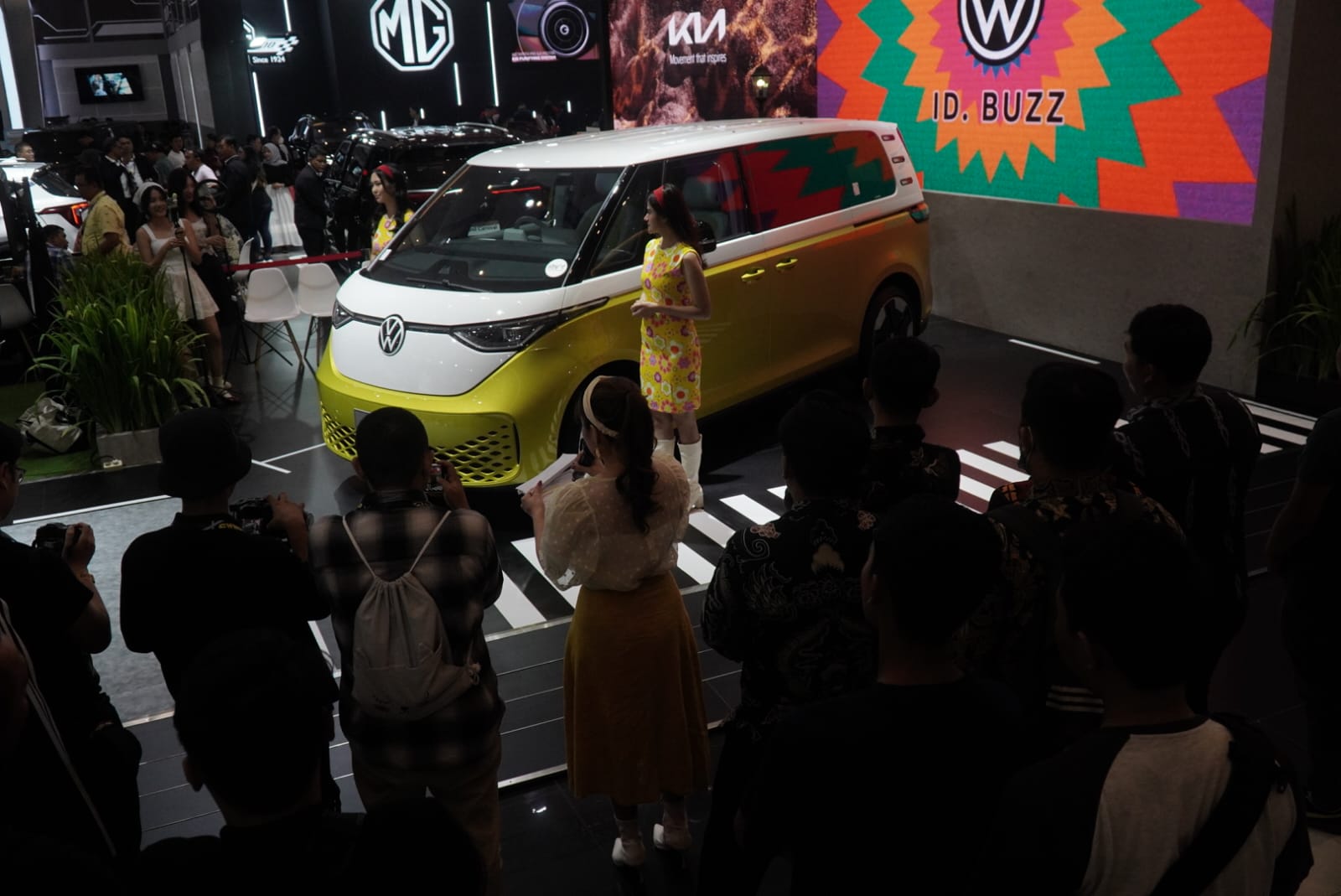 Volkswagen Indonesia Hadirkan The All-Electric ID. Buzz di GIIAS Surabaya 2024