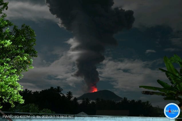 Gunung Ibu Erupsi, Tinggi Abu Sampai 4000 Meter