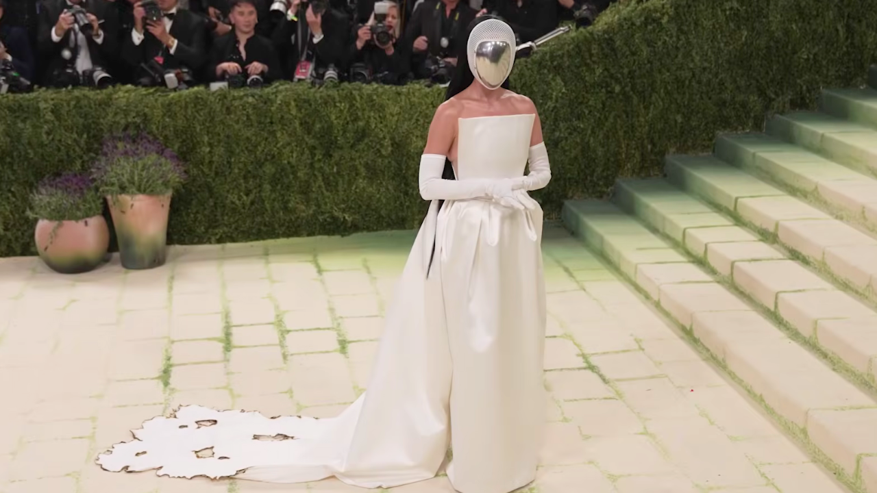 7 Gaun Unik di Met Gala 2026: Katy Perry Pakai Helm, Heidi Klum Jadi Patung Marmer