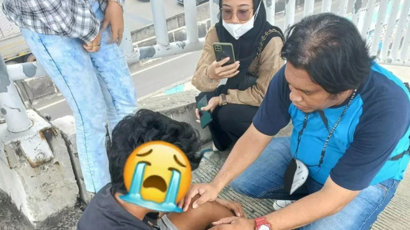 Bravo! Polisi Berhasil Selamatkan Bocah 15 Tahun Bunuh Diri di JPO Walikota Jakarta Utara