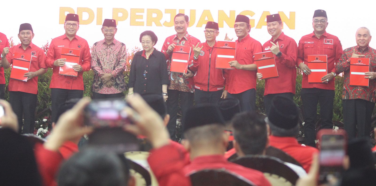 PDIP Beri Surat Rekomendasi kepada 305 Calon Kepala Daerah, Berikut Daftar Nama untuk Provinsi!