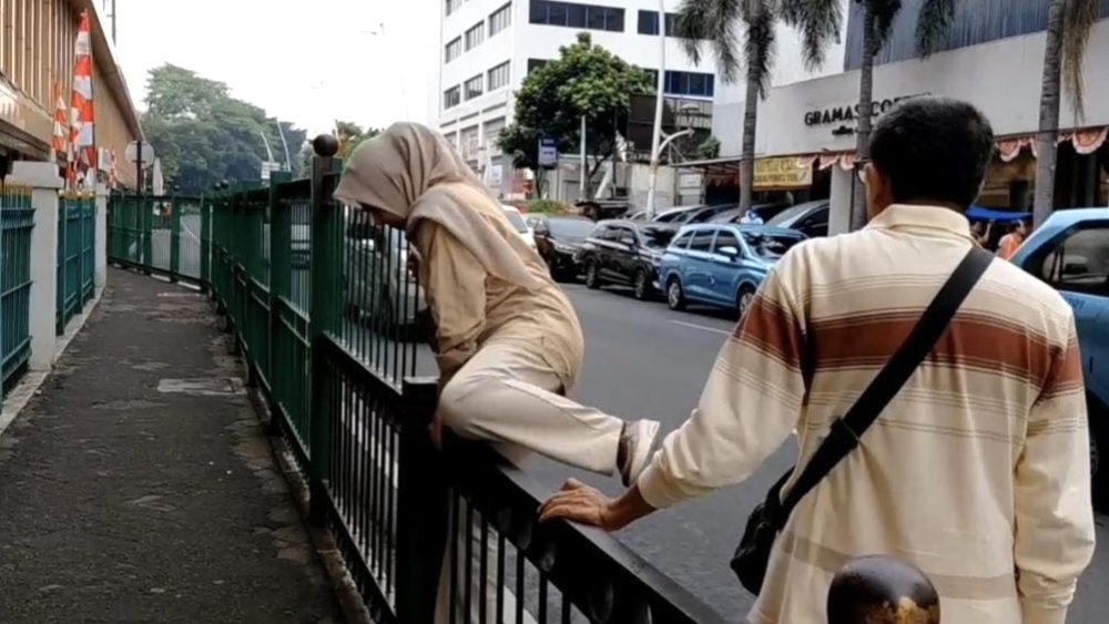 Gak Perlu Lompat Pagar Lagi, Pemprov DKI akan Uji Coba Pelican Crossing di Stasiun Cikini