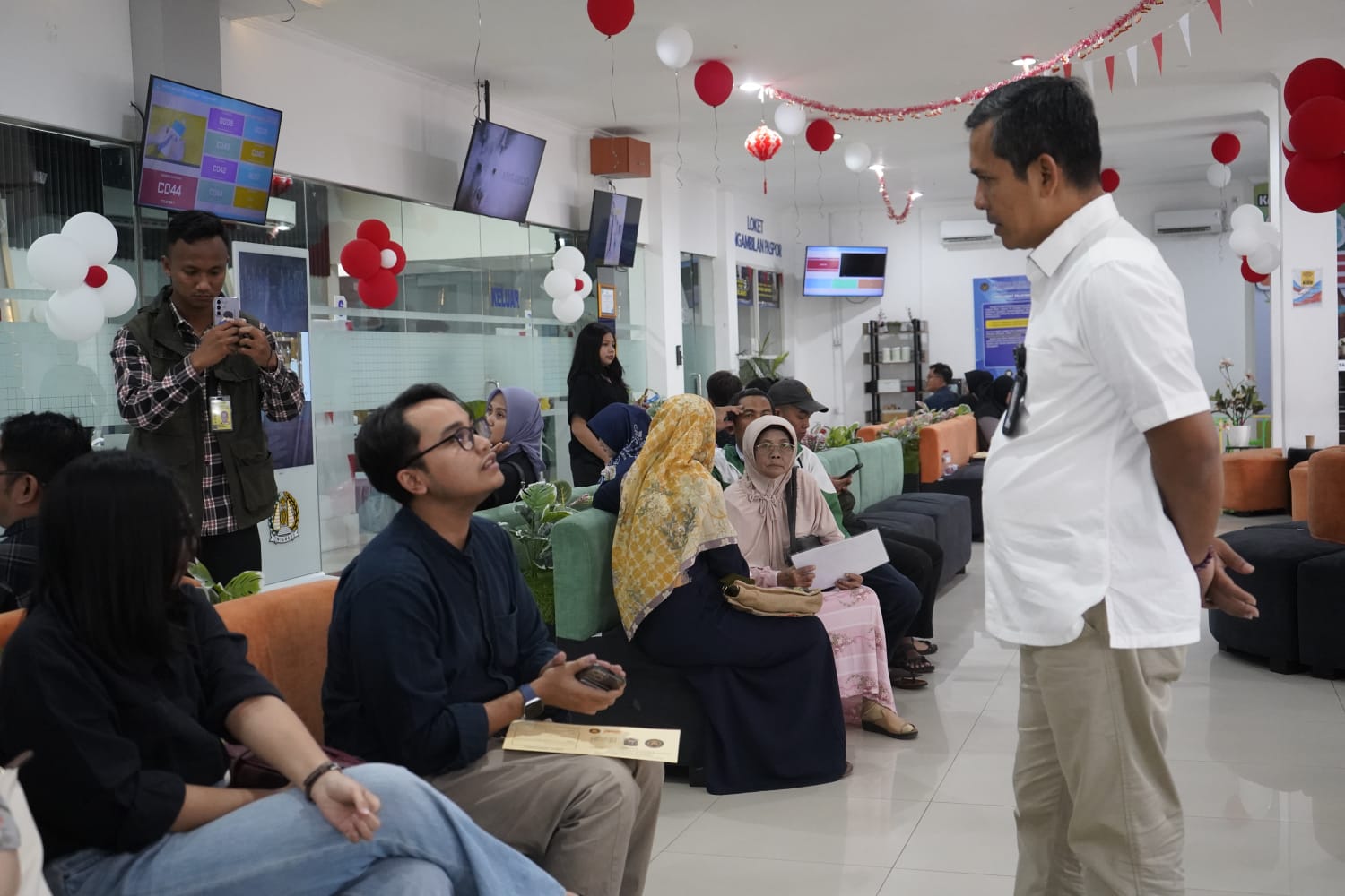 Program Paspor Merdeka Imigrasi Surabaya Diserbu Warga