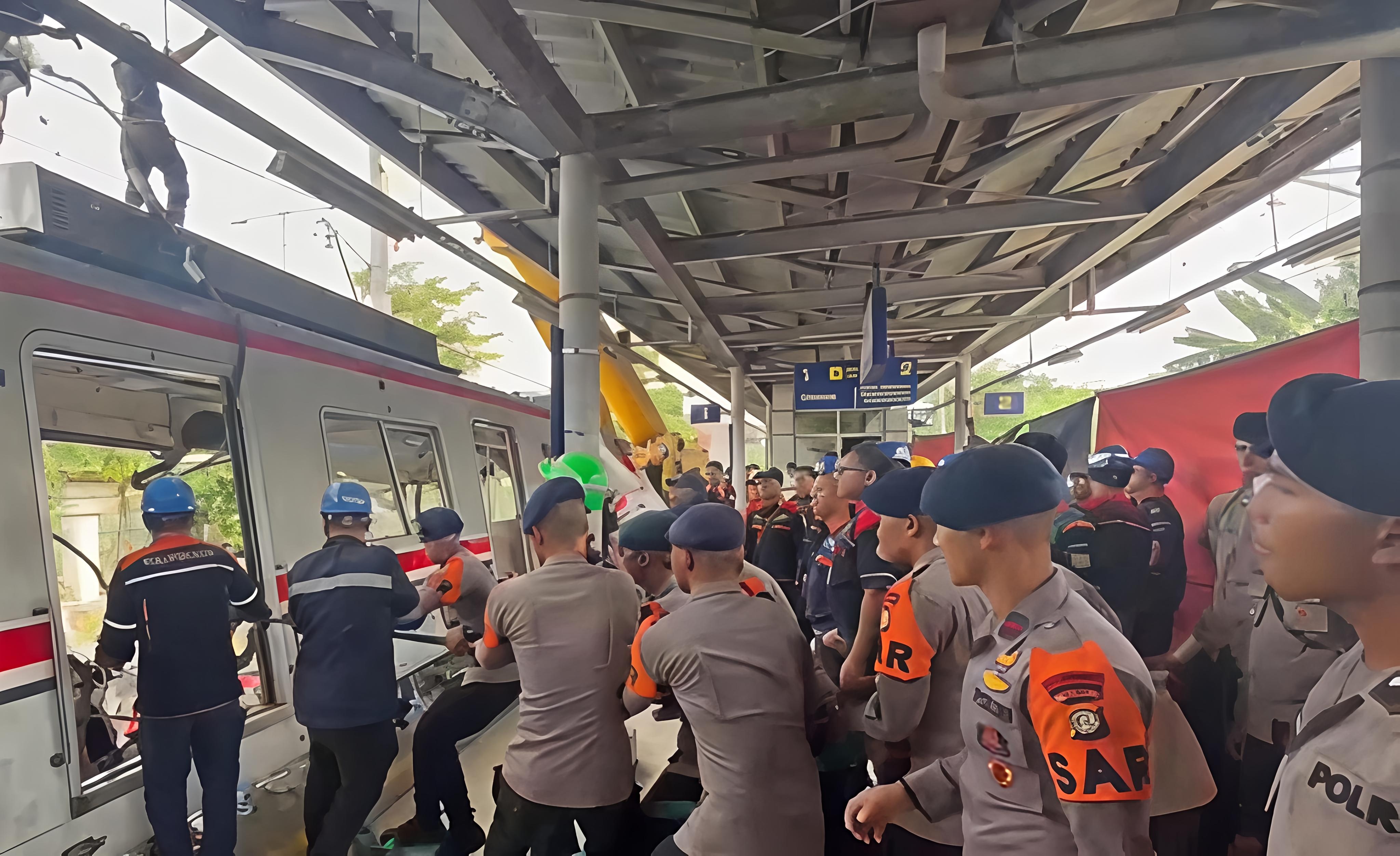 19 Perjalanan KA Dibatalkan Imbas Kecelakaan Kereta Beruntun di Stasiun Bekasi Timur