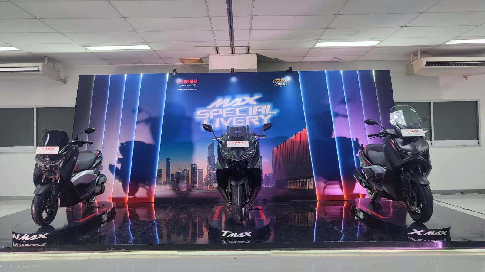 Rayakan 25 Tahun MAX, Yamaha Hadirkan Special Livery untuk Pasar Global