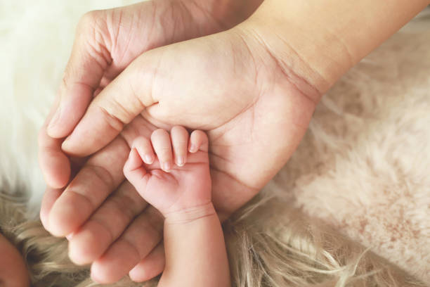 7 Manfaat Skin to Skin dengan Bayi yang Sayang Dilewatkan Bunda dan Ayah