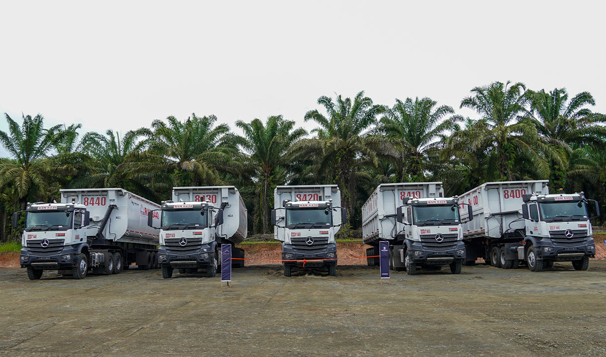 5 Unit Mercedes-Benz Trucks Actros 4048 S Diterima PT Rizky Aulia Mandiri, Perkuat Armada Pertambangan