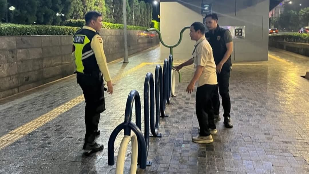 Kocak! Wanita Ini Disuruh Tunjukin Kuitansi Saat Lapor Kehilangan Sepeda di Stasiun MRT, Polisi Turun Tangan