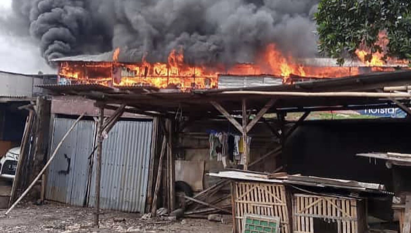 Sebuah Gudang Konveksi Ludes Terbakar di Jakarta Barat, 75 Personel Berhasil Padamkan Api