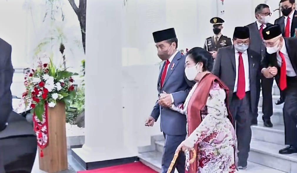 Mesra, Dapat Laporan Hubungannya Renggang dengan Presiden Jokowi, Megawati Hanya Tersenyum 