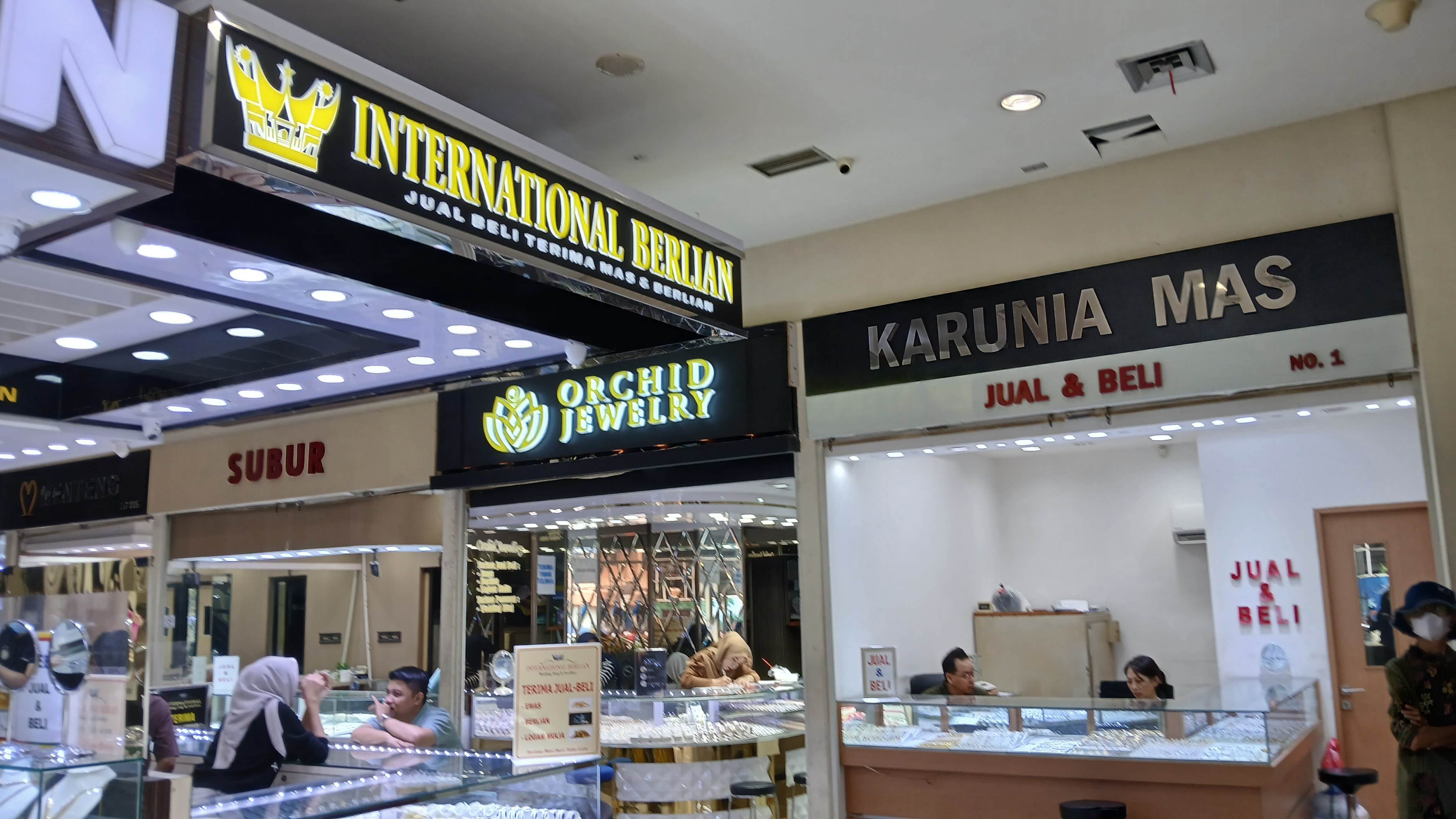 Emas Anjlok, Harga Perhiasan di Pusat Emas Cikini Ikut Menurun