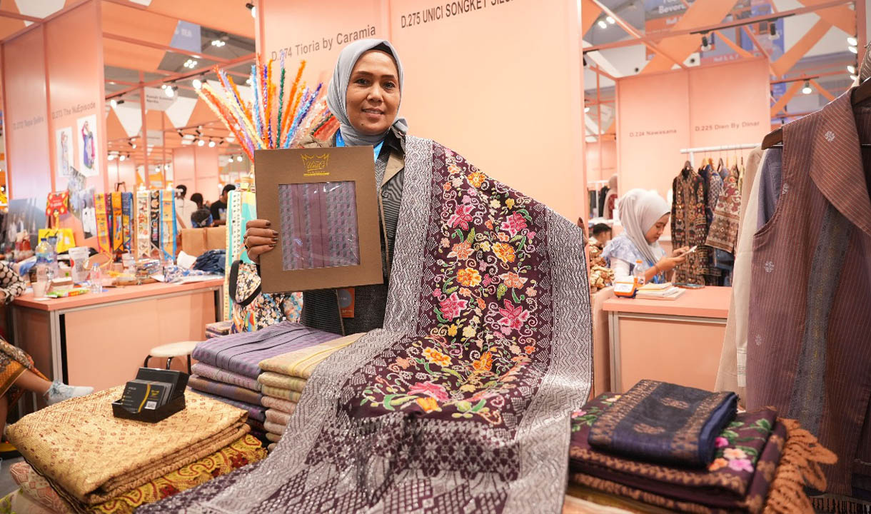 Kesuksesan UMKM Unici Songket Silungkang, Upaya BRI Dorong Produk Warisan Budaya Tembus Pasar Internasional