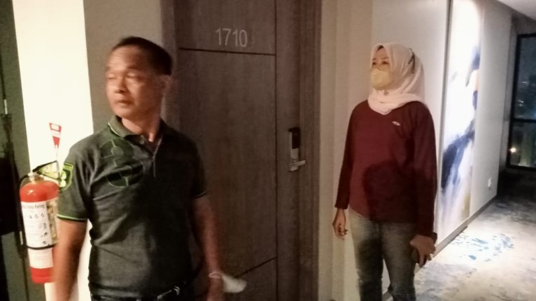 Pasangan Mesum Wanita Kebaya Merah dan Pria Berhanduk Putih Ditangkap, Nomor Kamar Hotel Jadi Bukti Kuat