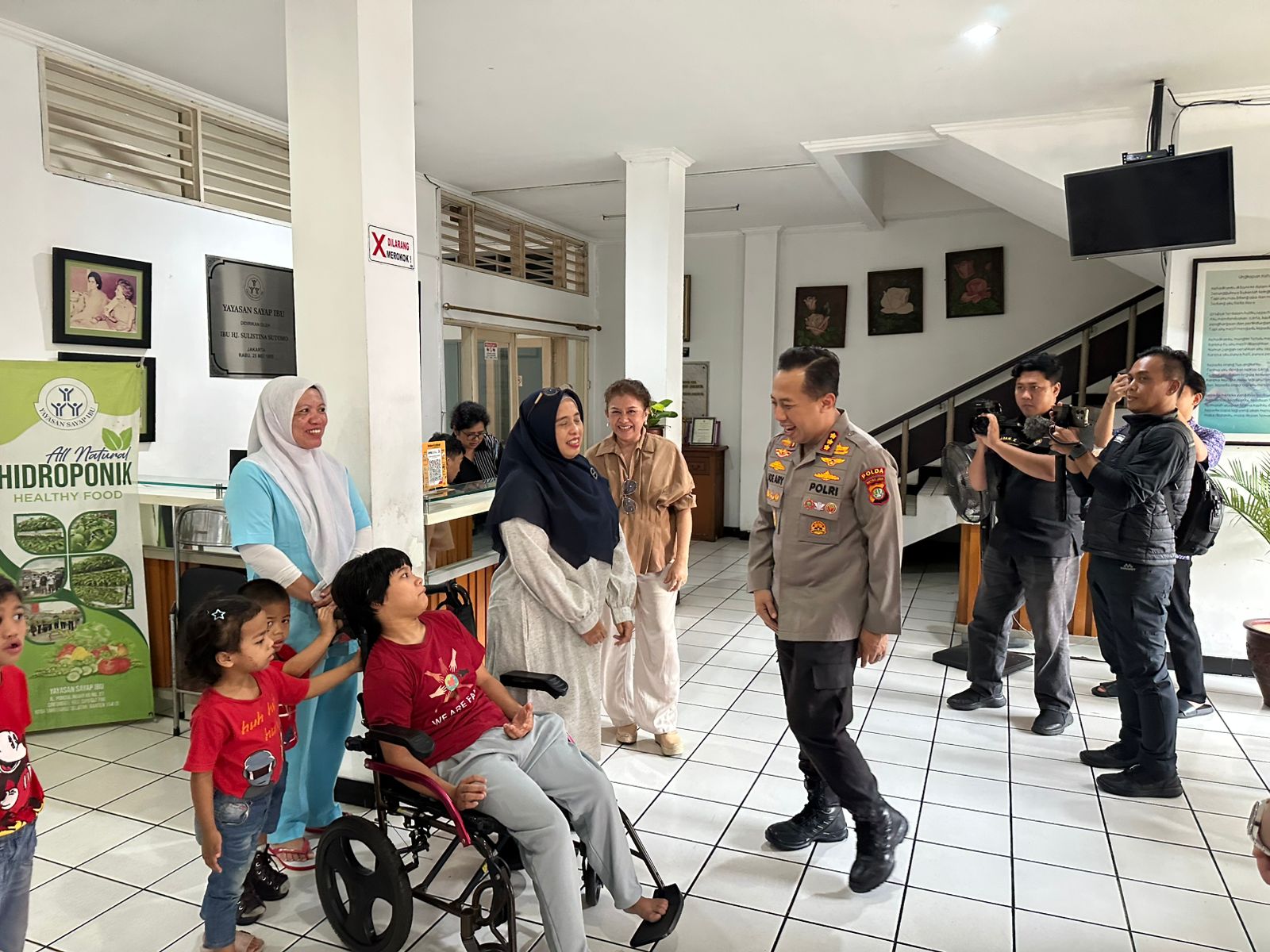 Bidhumas PMJ dan Komunitas Sepeda Gelar Baksos Anak Telantar di Yayasan Sayap Ibu