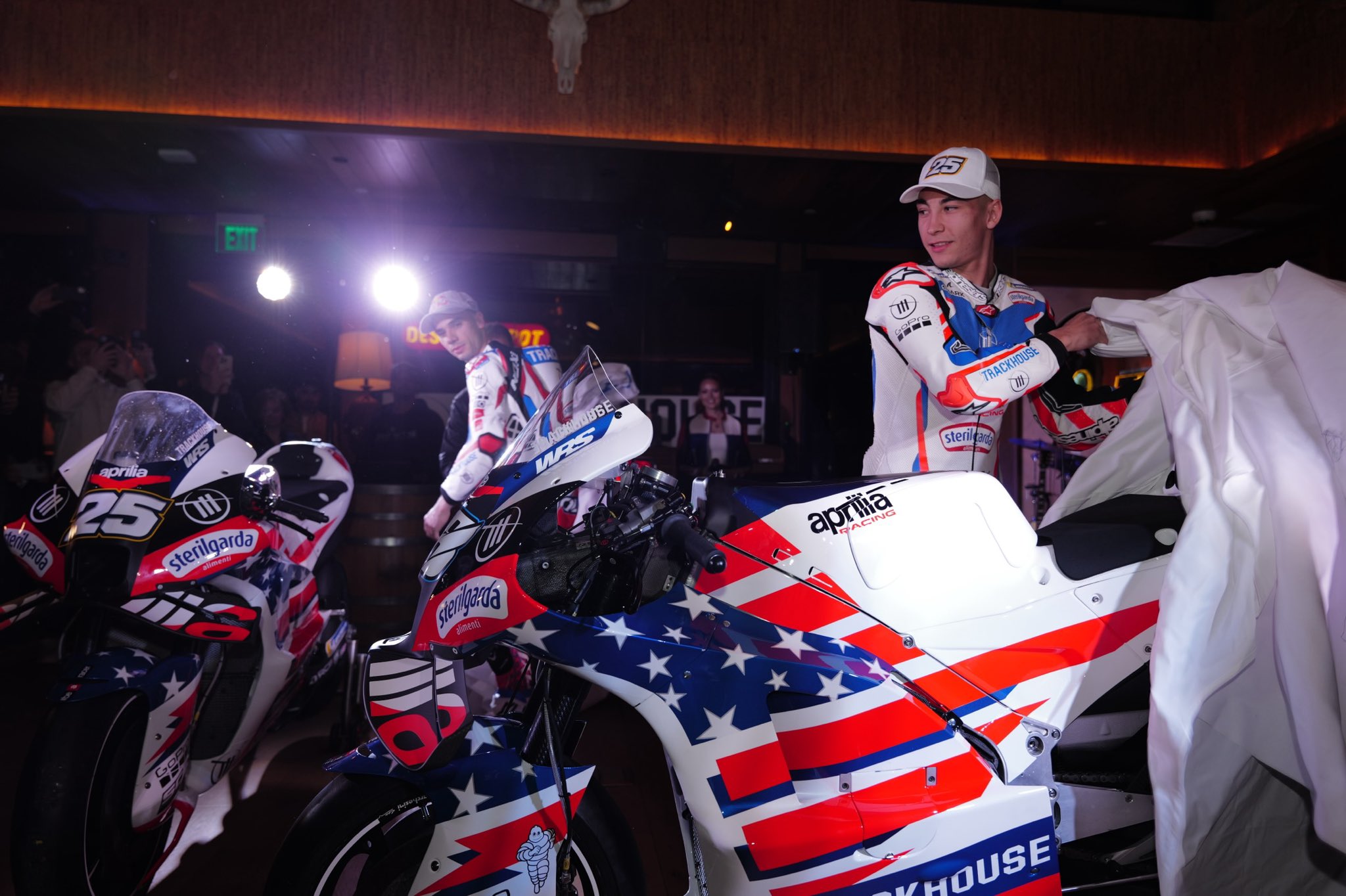 Ganteng! Ini Livery Trackhouse Aprilia, Tim Satelit Aprilia yang Baru di MotoGP 2024