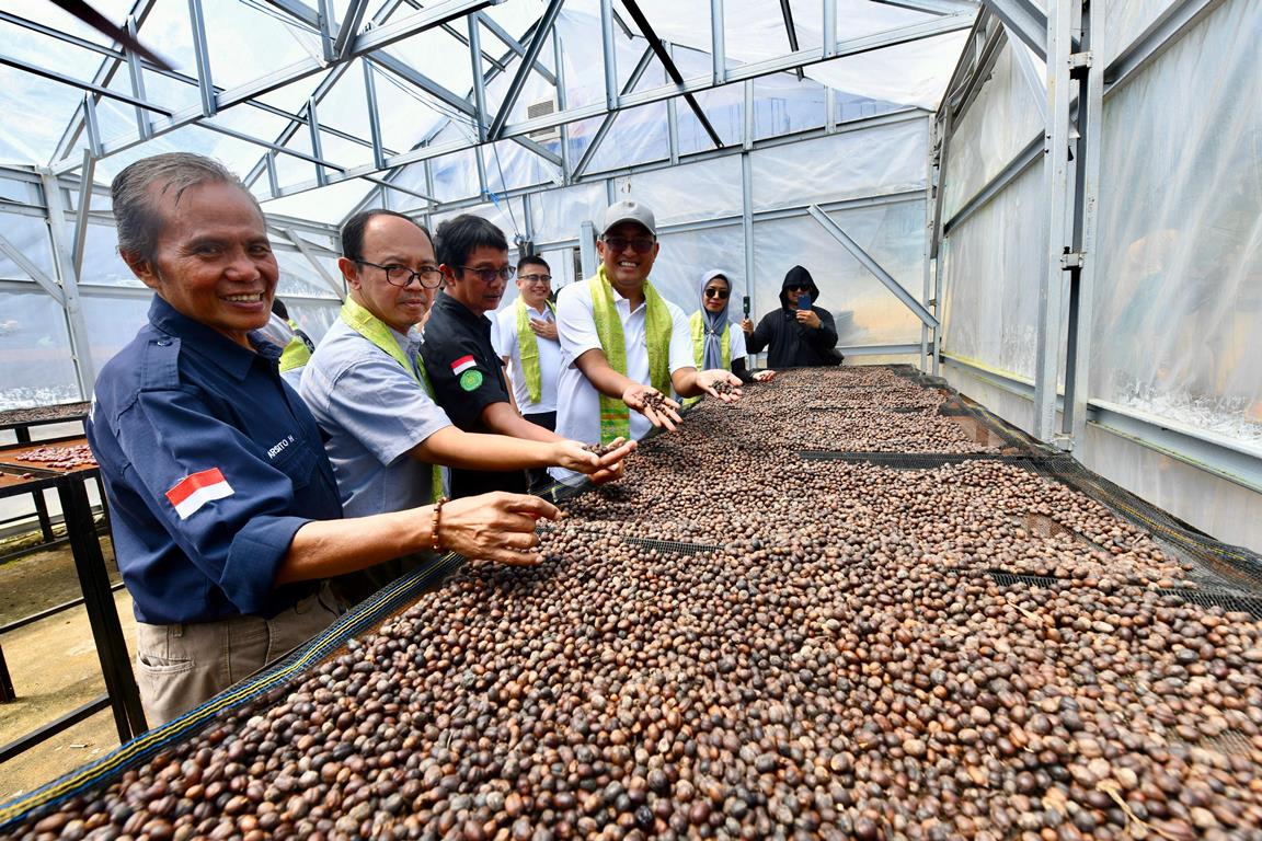 Pertamina Dorong Literasi Keberlanjutan Energi Lewat Kolaborasi dan Program Sosial