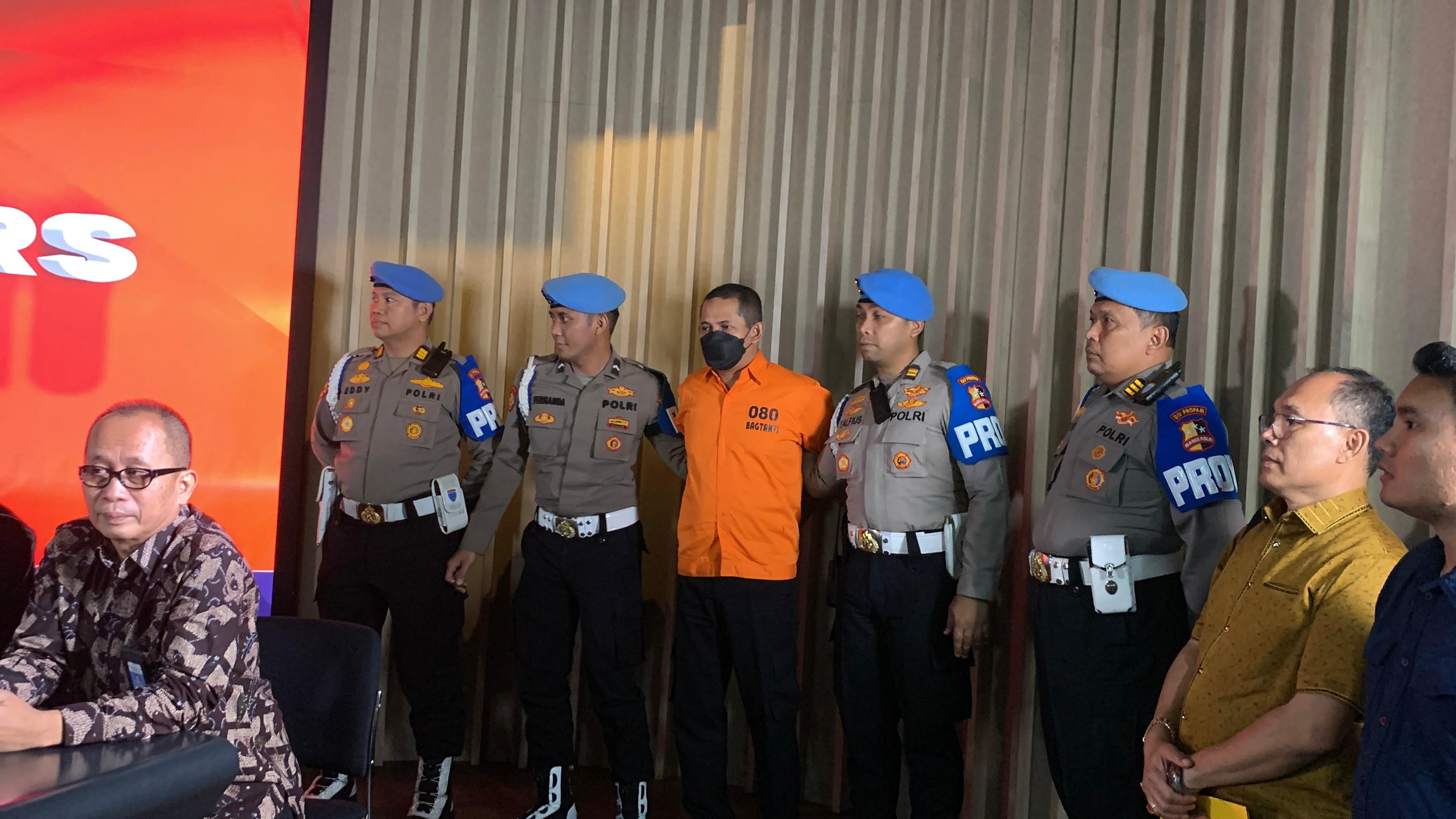 Tampang Eks Kapolres Ngada AKBP Fajar Berbaju Tahanan Usai Jadi Tersangka Kasus Narkoba dan Asusila