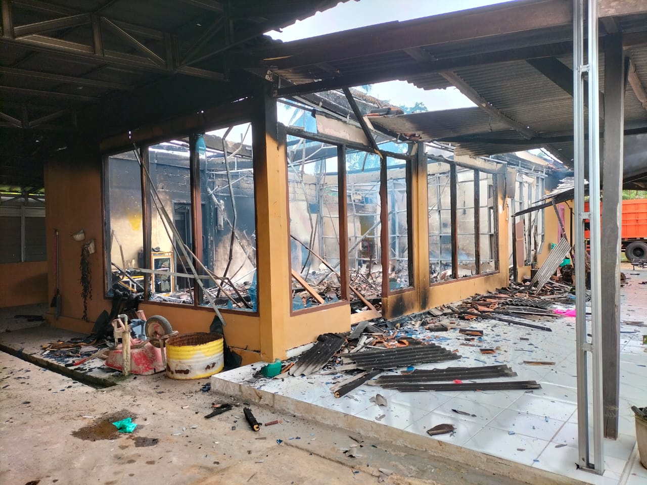Rumah Lurah di Lampung Tengah Dibakar Massa
