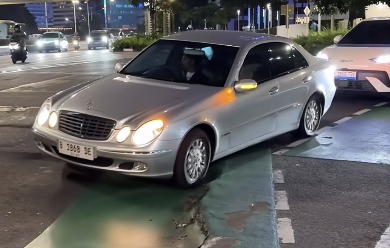 Aspal di Jalan Sudirman Amblas Semata Kaki, Dinas Bina Marga: Kami Tindaklanjuti