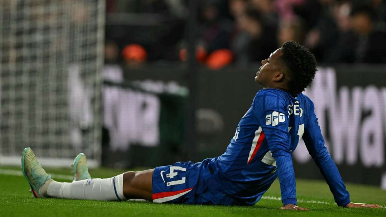 Chelsea Kalah dari MU, Estevao Willian Menangis Sesenggukan di Ruang Ganti