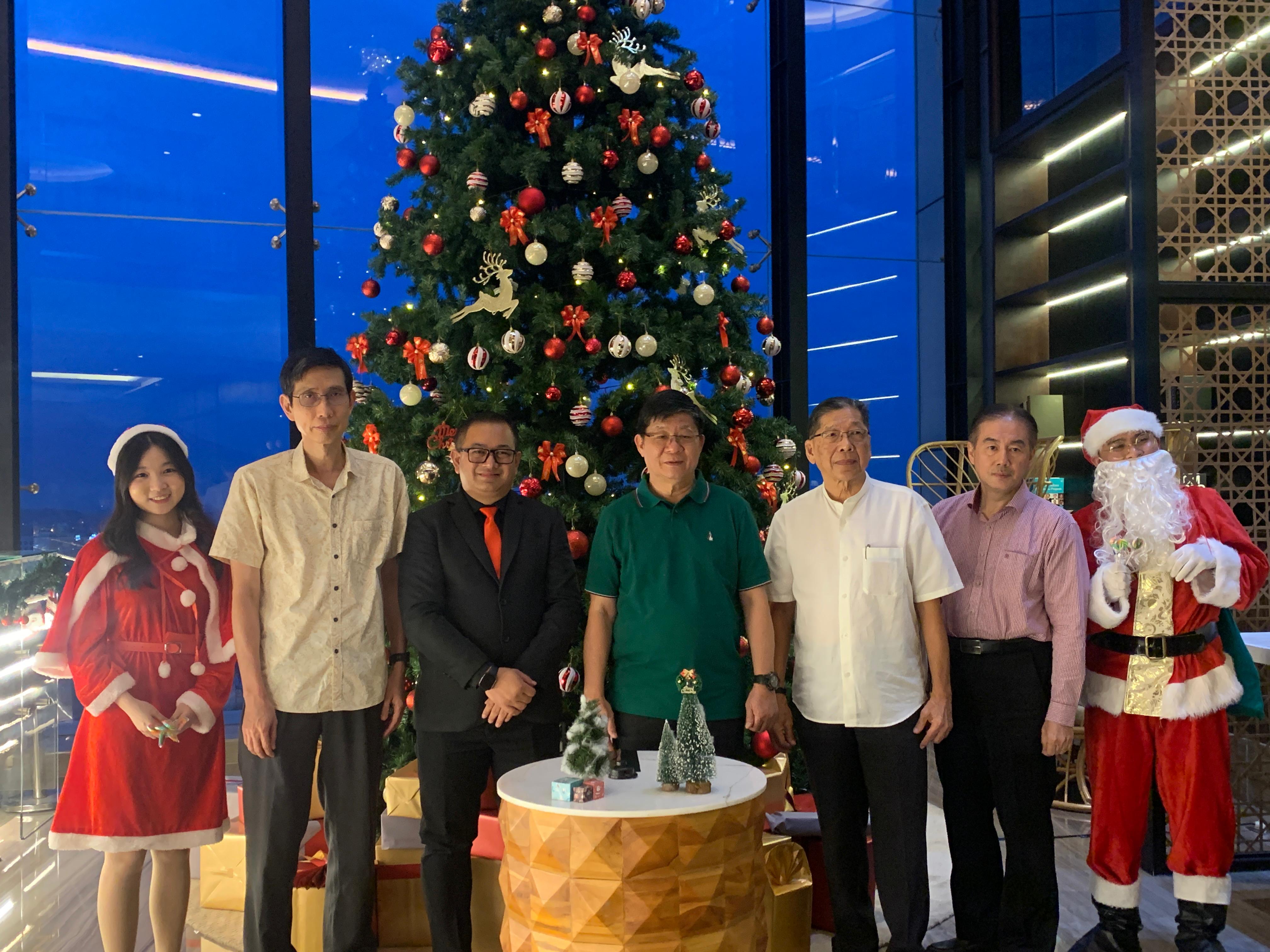 Whiz Luxe Hotel Spazio Surabaya Sambut Natal dan Tahun Baru, Usung Tema Santa Express Adventure