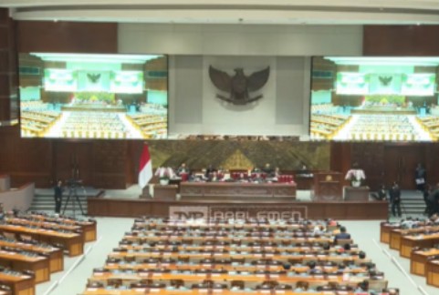 MA Ubah Aturan Batas Usia Kepala Daerah, DPR Singgung Tata Krama Pemerintahan   