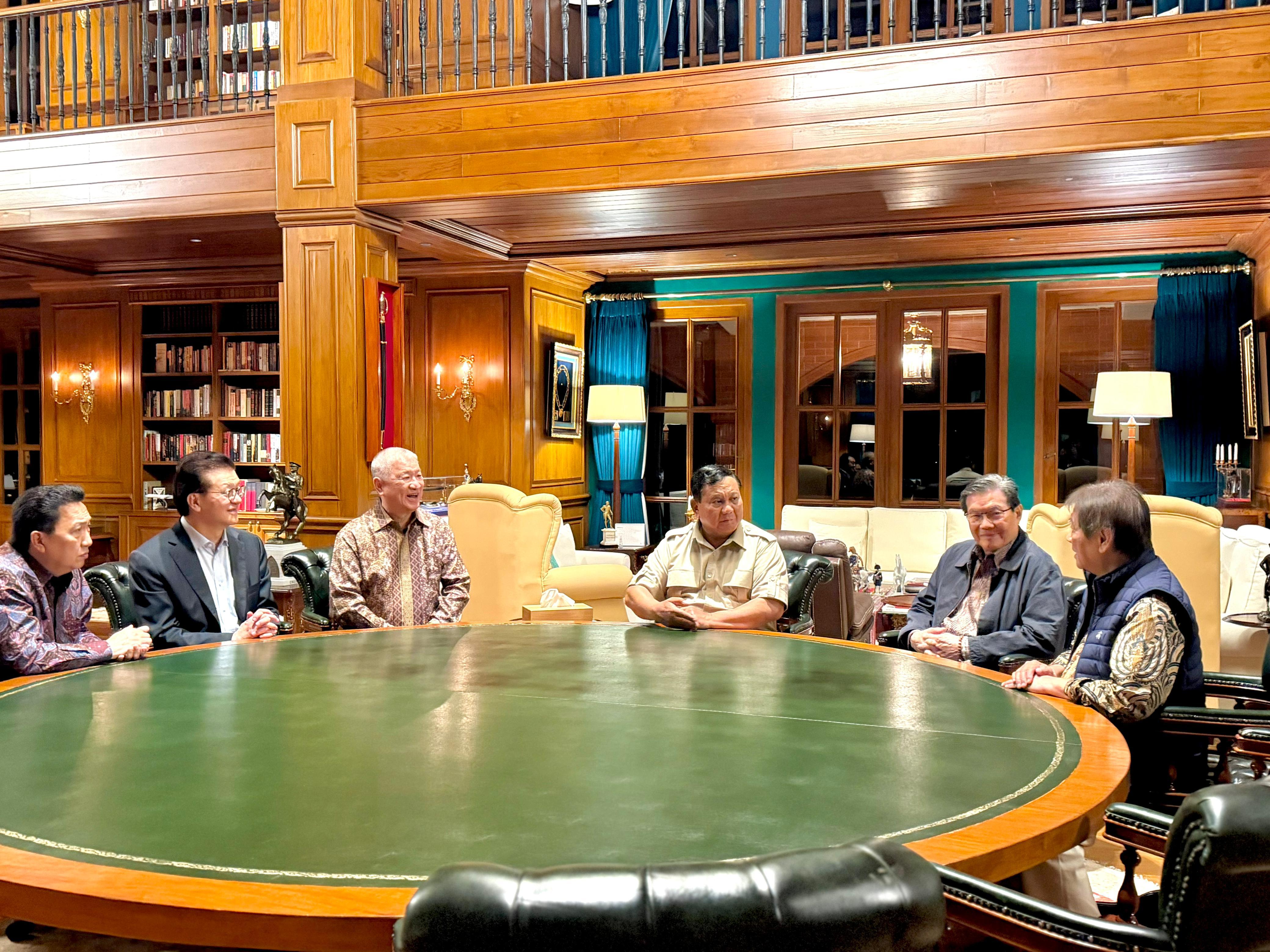 Prabowo Kumpulkan Konglomerat di Hambalang, Bahas Indonesia Incorporated