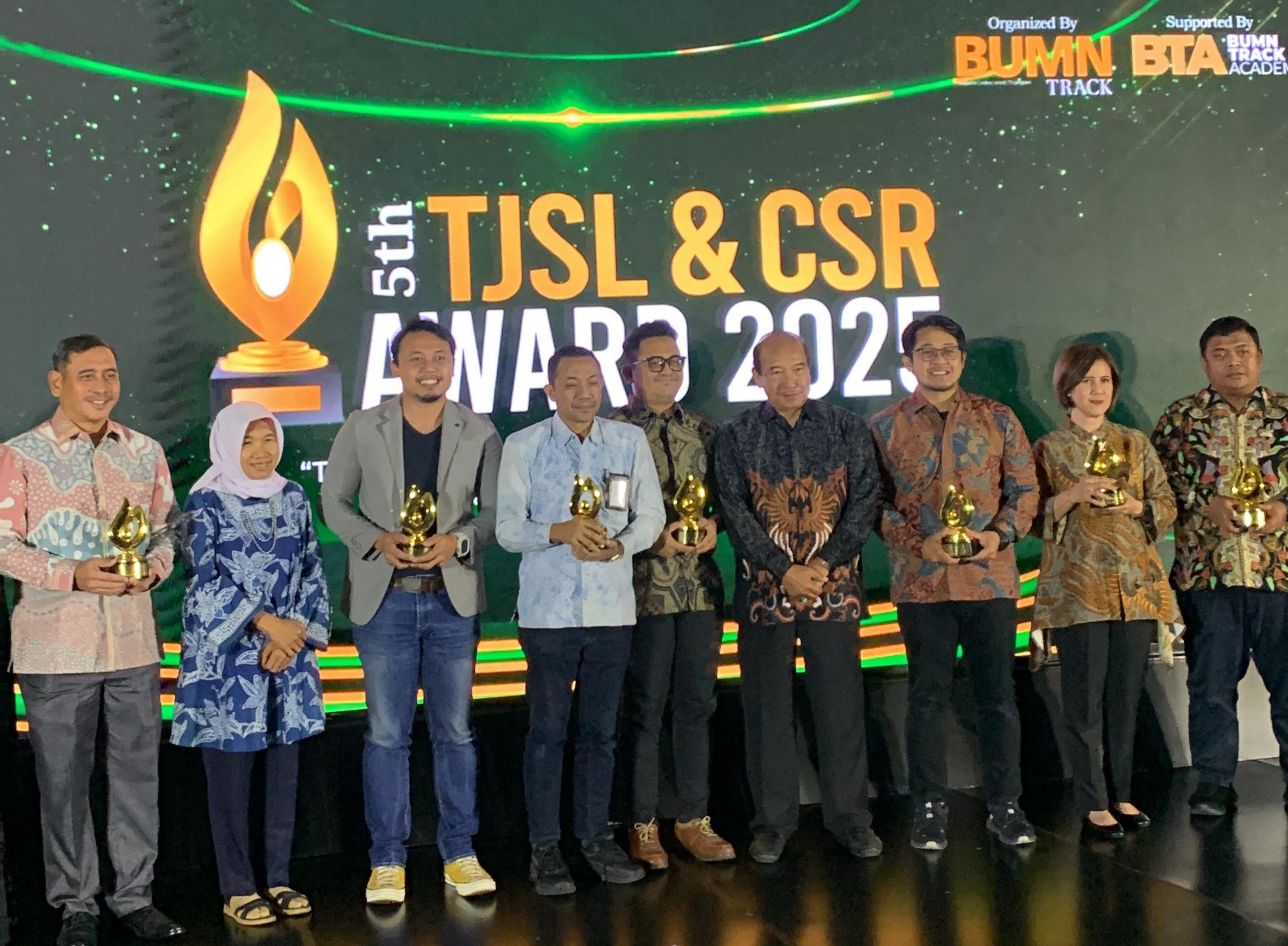 PNM Wujudkan Komitmen Peduli Lingkungan, Raih Penghargaan Gold di TJSL dan CSR Awards 2025