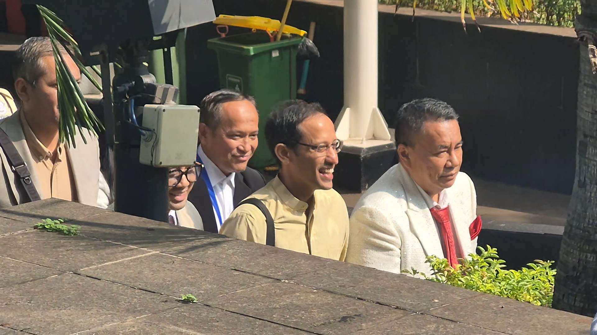 Ekspresi Nadiem Makarim saat Datangi KPK Bareng Hotman Paris, Diperiksa soal Pengadaan Google Could