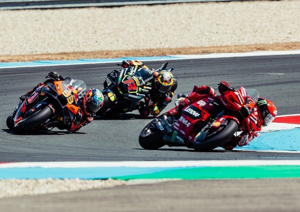 Brad Binder Bongkar Kronologi Kecelakaan Pecco Bagnaia Sampai Terlindas Motornya di MotoGP Catalunya: Sangat Menakutkan!