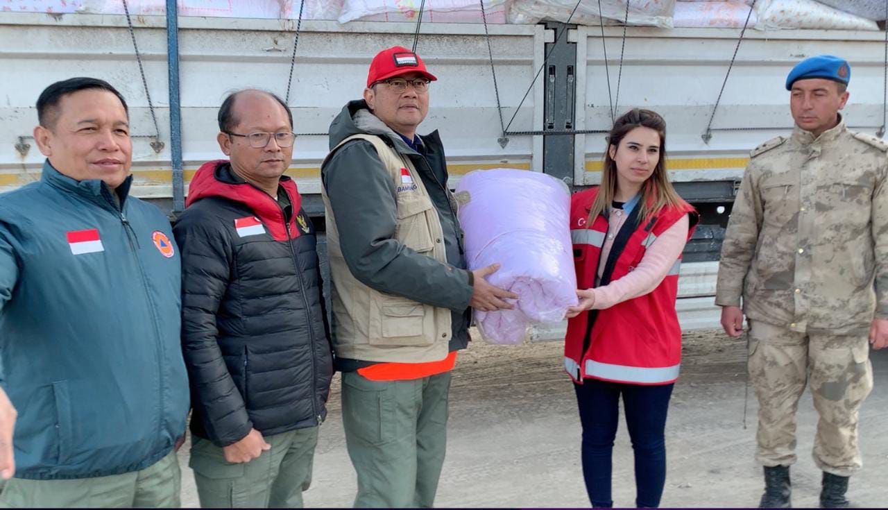 Tim Kemanusiaan Indonesia Berikan 5000 Selimut Untuk Korban Gempa Turki
