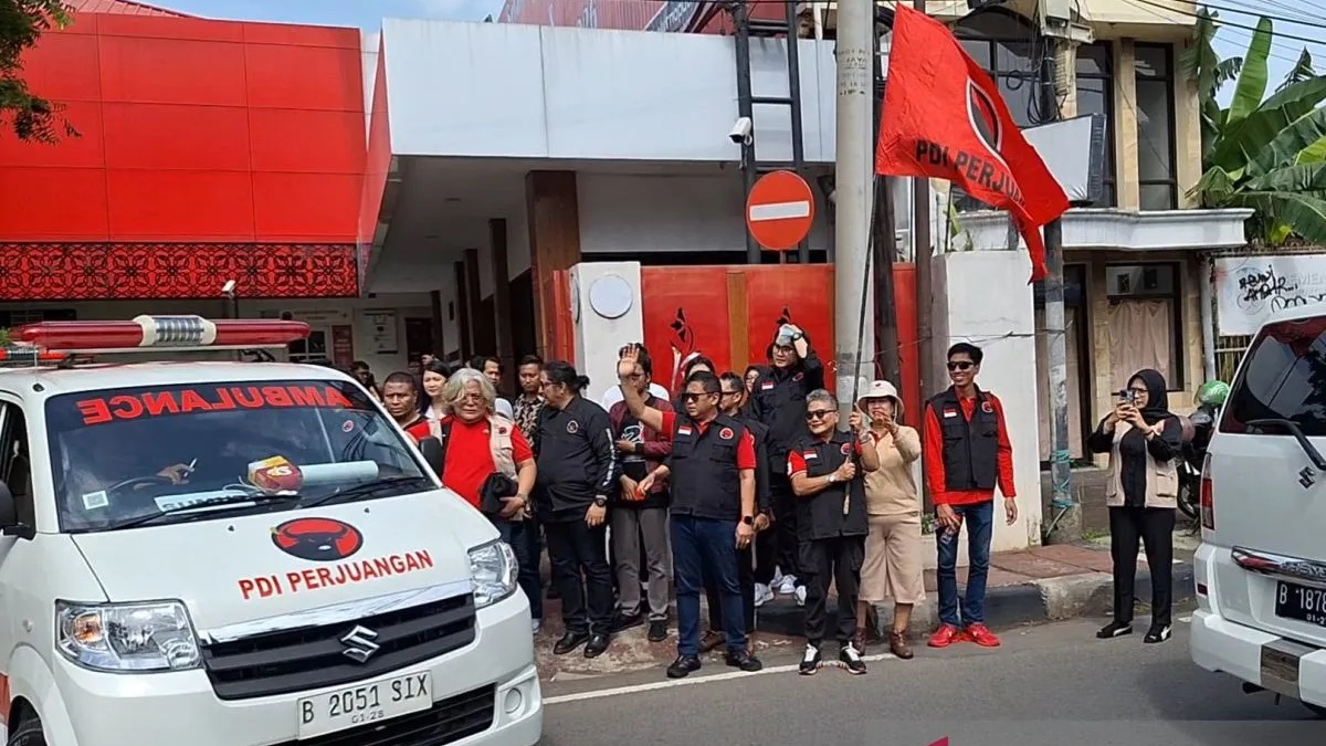 DPP PDIP Kirim 30 Ambulans dan 90 Tenaga Medis ke Lokasi Bencana Atas Perhatian Megawati