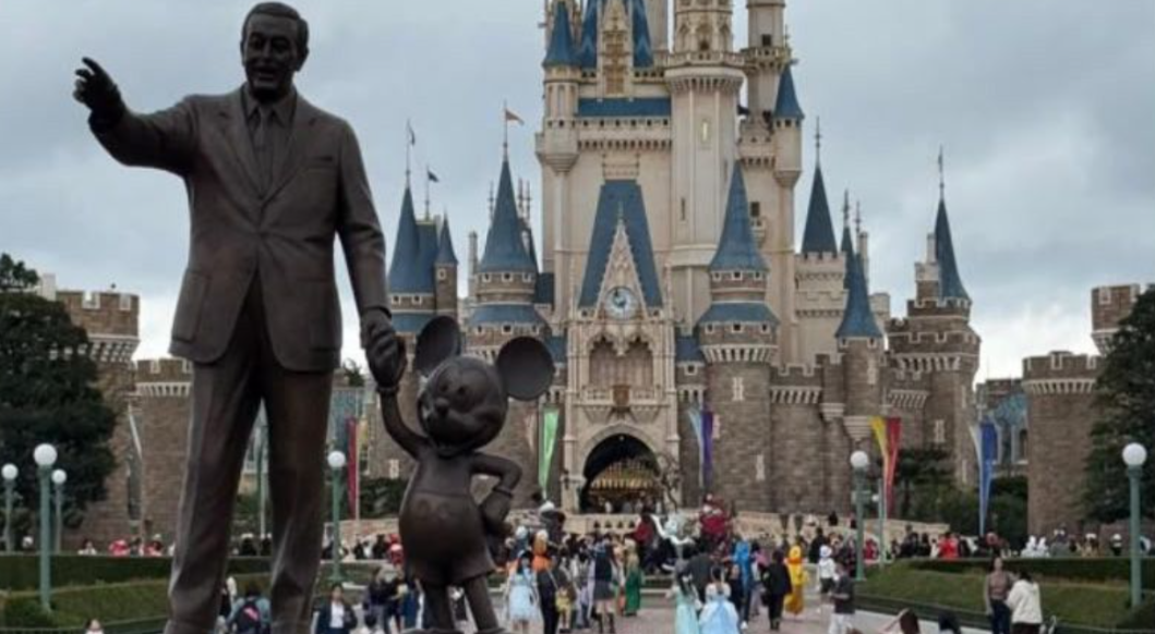Rahasia Disneyland bukan Istana dan Wahana, Ada 8 mesin di Balik Keajaibannya