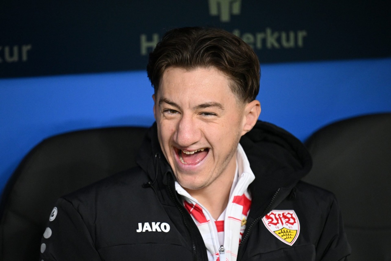 Hansi Flick Minta Barcelona Rekrut Angelo Stiller dari Stuttgart