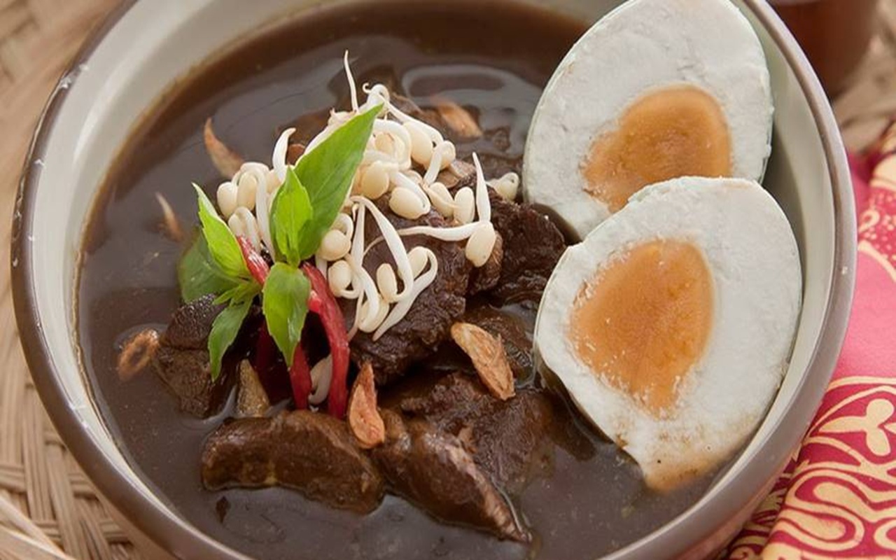 15 Tempat Makan Enak di Surabaya, Surga Kuliner Pedas dan Legendaris!