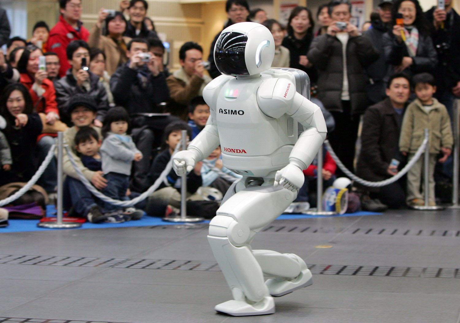 Robot Asimo Pamitan setelah 20 Tahun Menghibur, 3 Hari Lagi Pensiun 