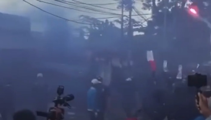 Demo Aremania Ricuh, Massa Rusak Kantor Arema FC, 3 Orang Terluka