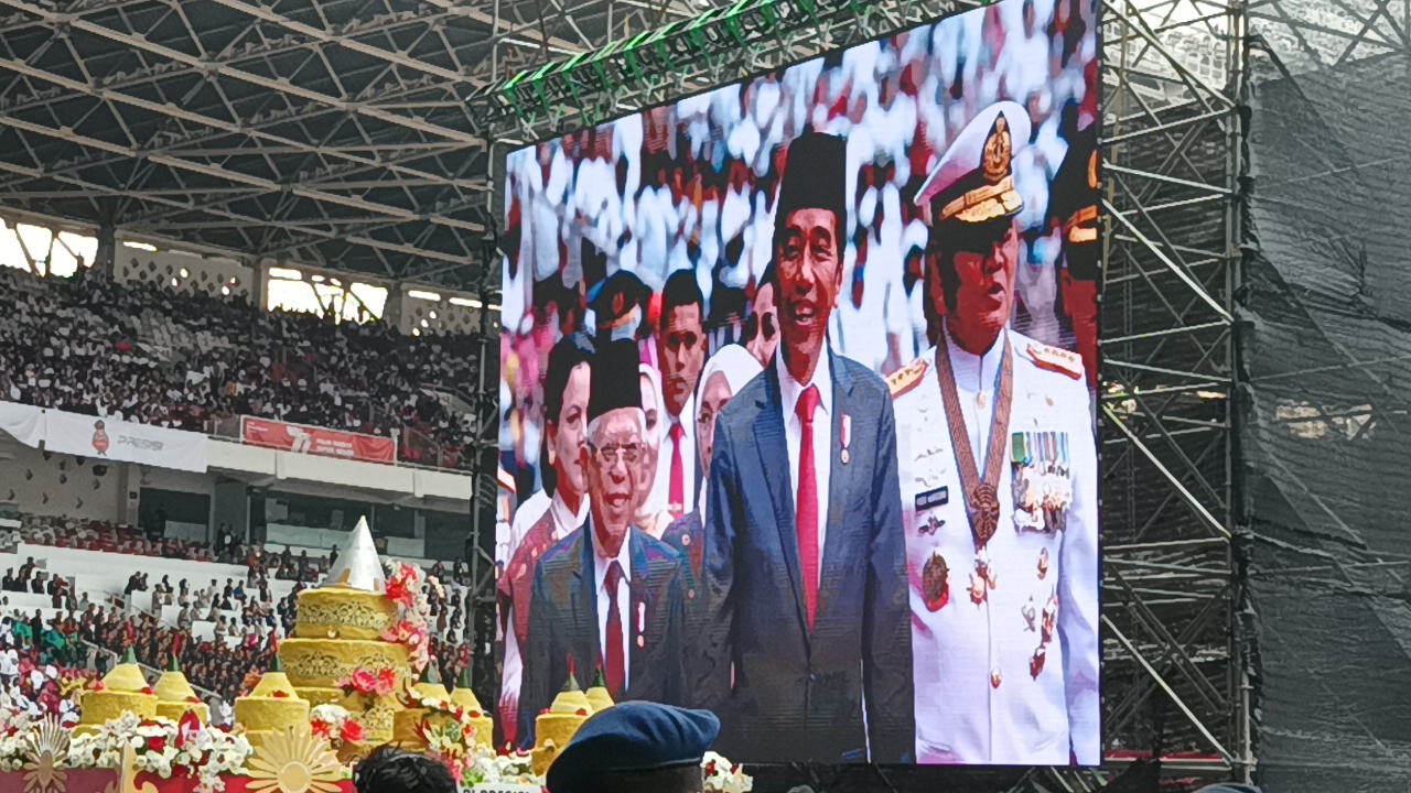 Presiden Jokowi dan Wapres Ma'ruf Amin Tiba di Stadion GBK Hadiri Upacara Hari Bhayangkara ke-77